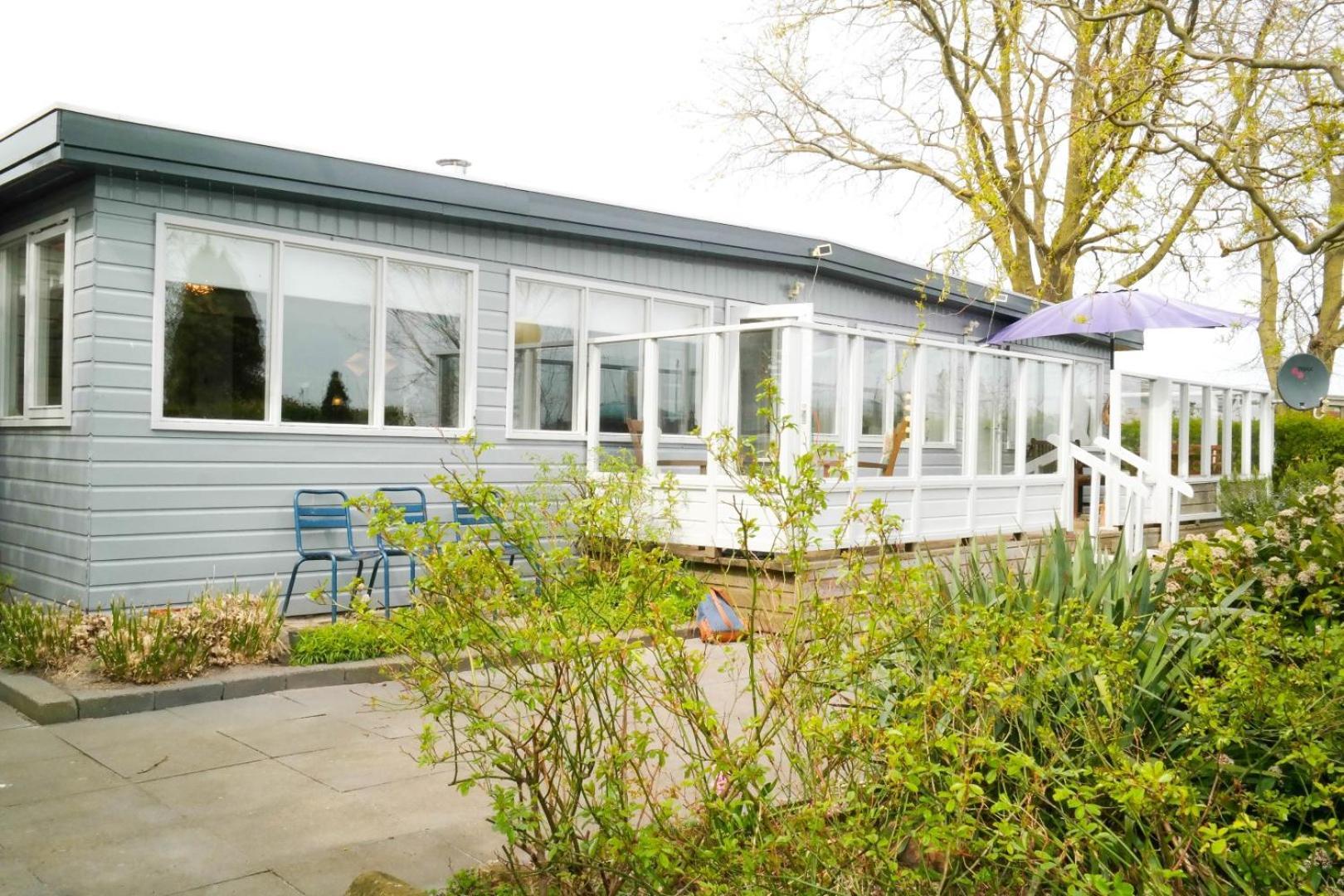 Bijzonder Chalet An Der Marina Met Sauna Anjum Exterior photo